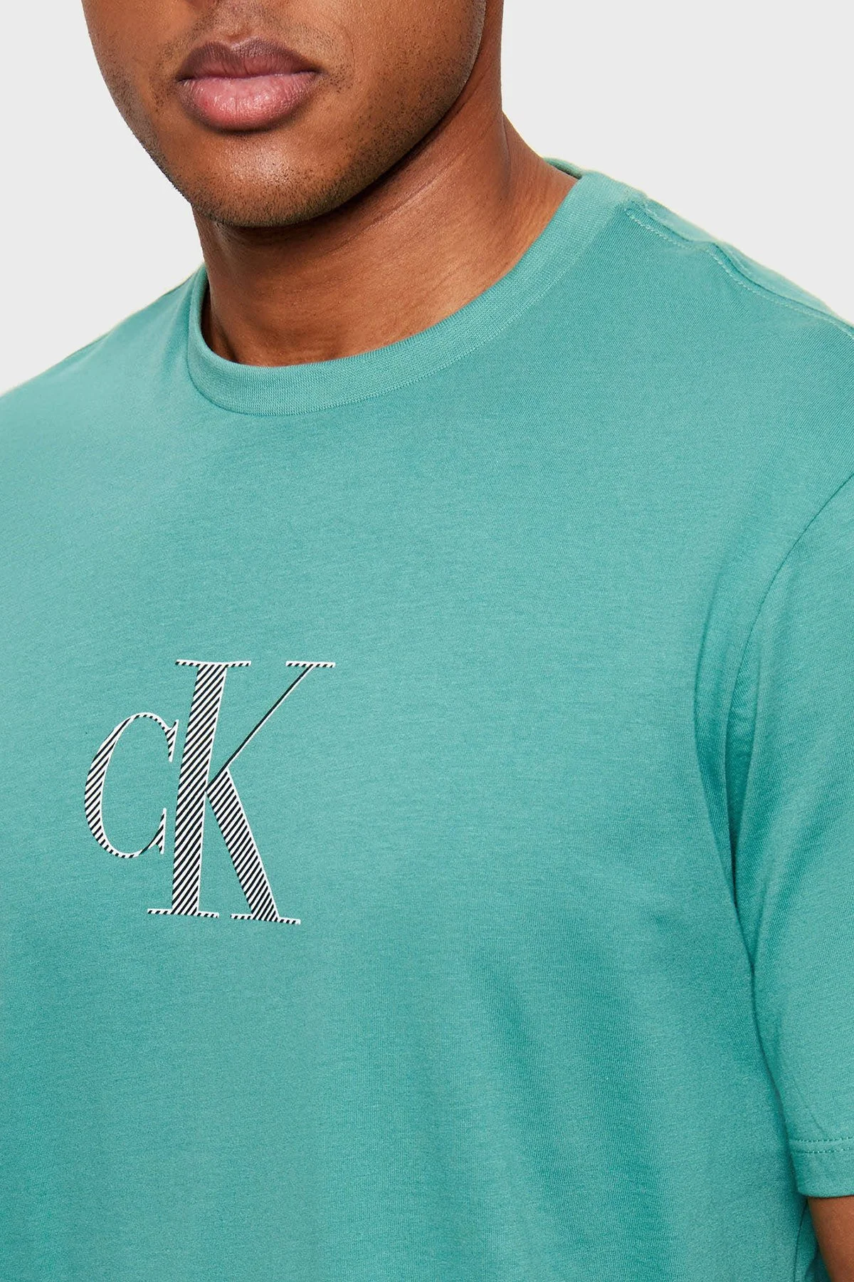 Calvin Klein % 100 Pamuk Regular Fit Bisiklet Yaka LV04RF853GVFL Erkek T Shirt LV04RF853G VFL YEŞİL - 4