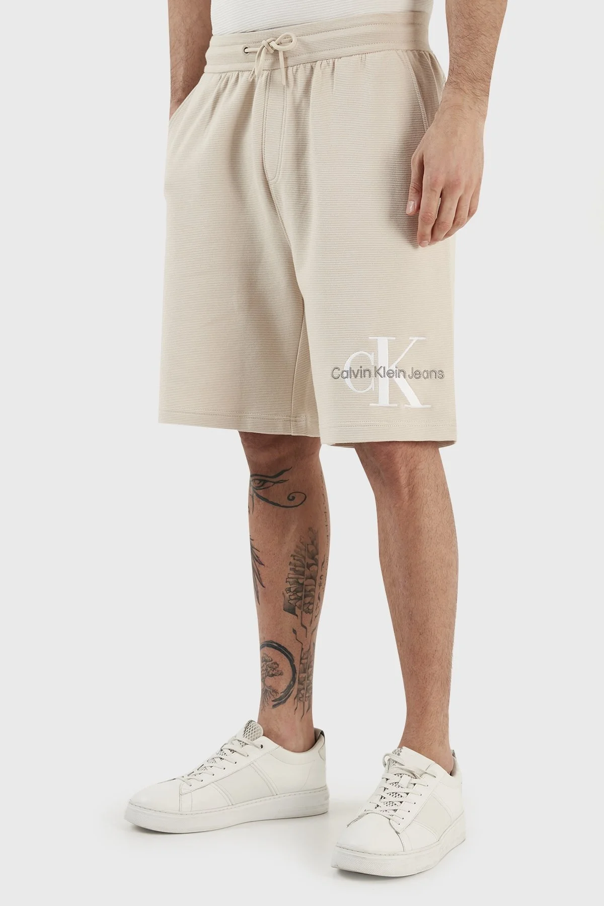 Calvin Klein % 100 Pamuk Regular Fit Cepli J30J323225ACI Erkek Short J30J323225 ACI BEJ - 3