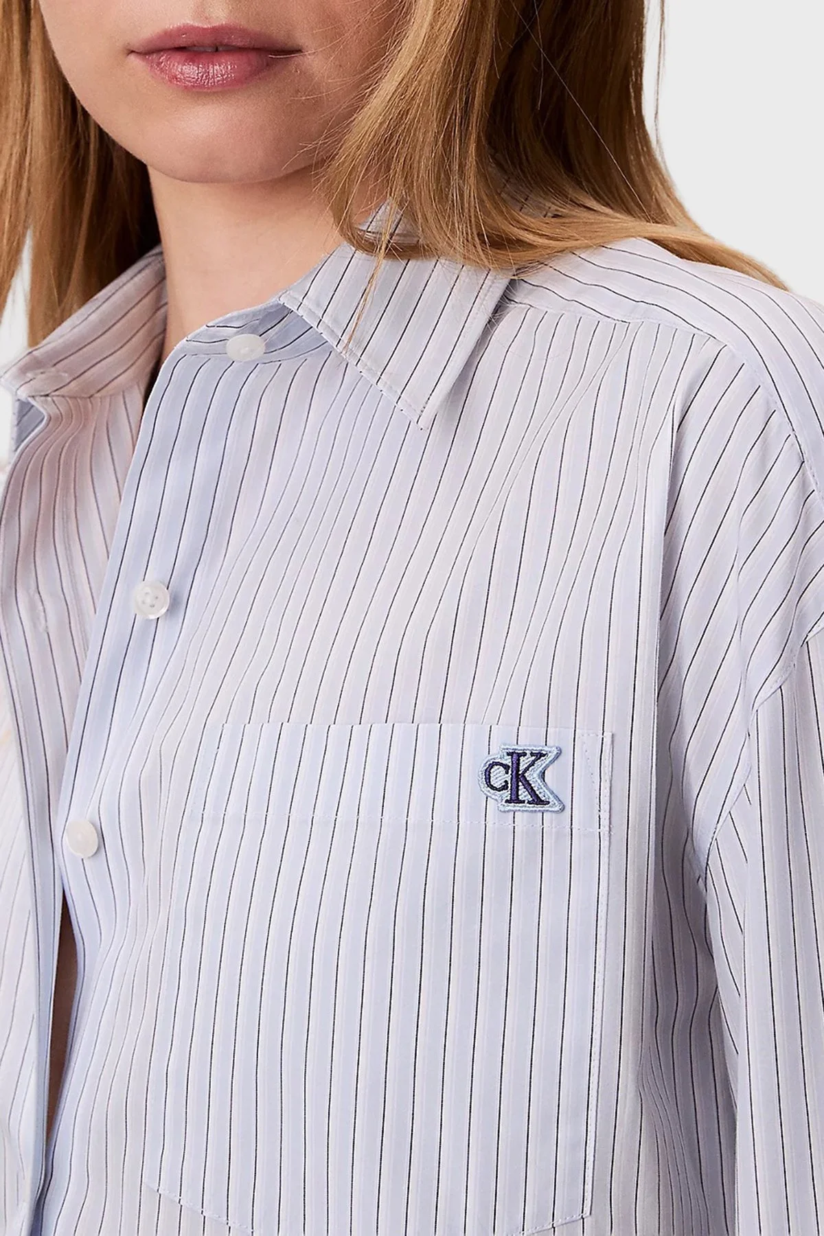 Calvin Klein % 100 Pamuk Regular Fit Çizgili Uzun Kollu LV047F105GC1O Bayan Gömlek LV047F105G C1O MAVİ - 5