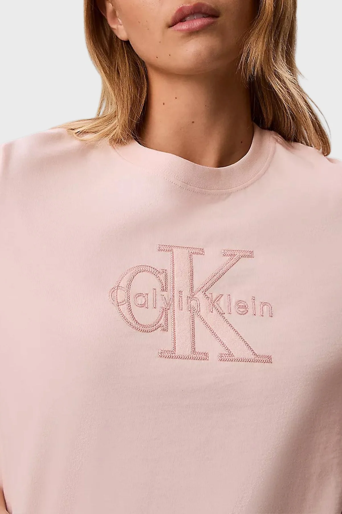 Calvin Klein % 100 Pamuk Regular Fit Logolu Kadın T Shirt LV047G829G VG3 PUDRA - 5