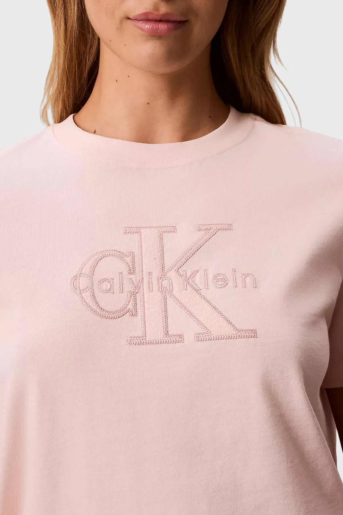 Calvin Klein % 100 Pamuk Regular Fit Logolu Kadın T Shirt LV047G829G VG3 PUDRA - 6