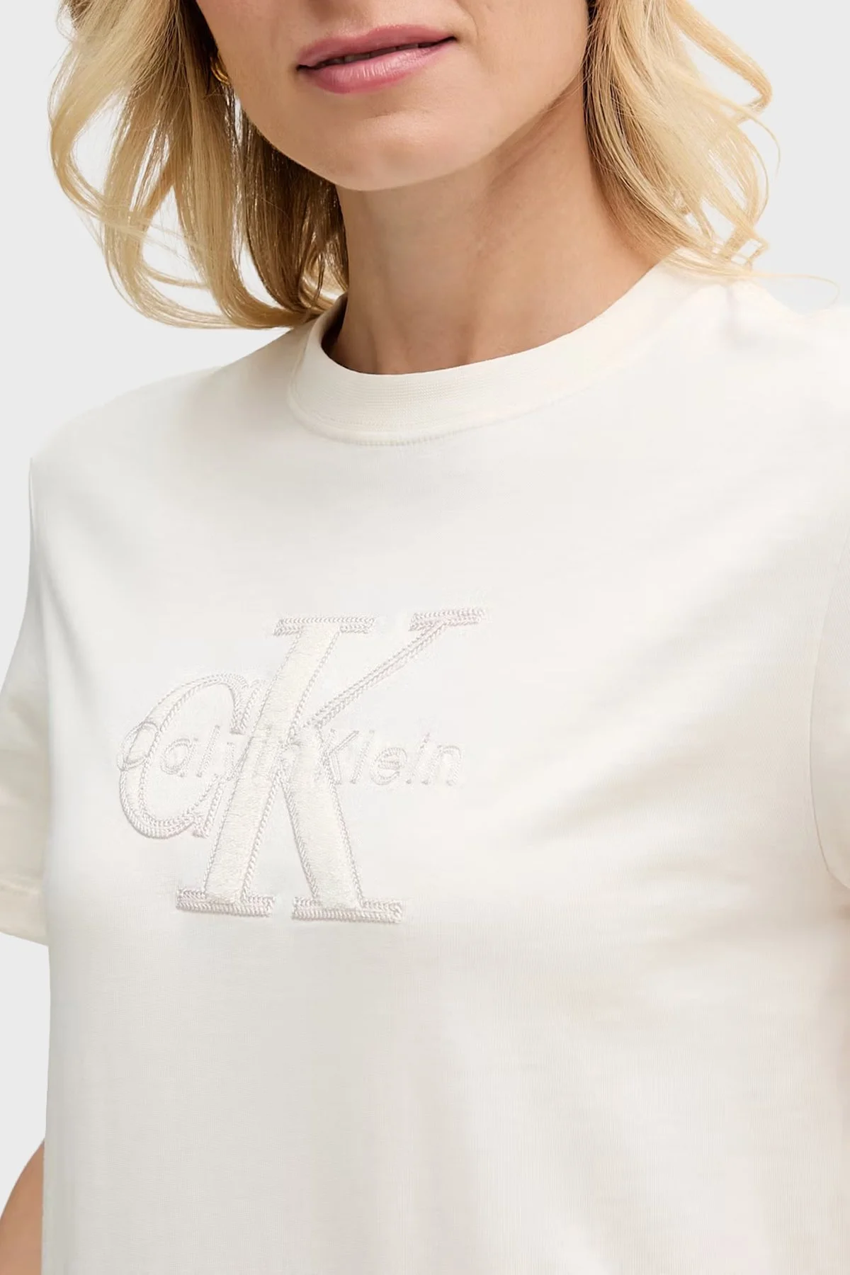 Calvin Klein % 100 Pamuk Regular Fit Logolu LV047G829GYAS Kadın T Shirt LV047G829G YAS Krem - 4