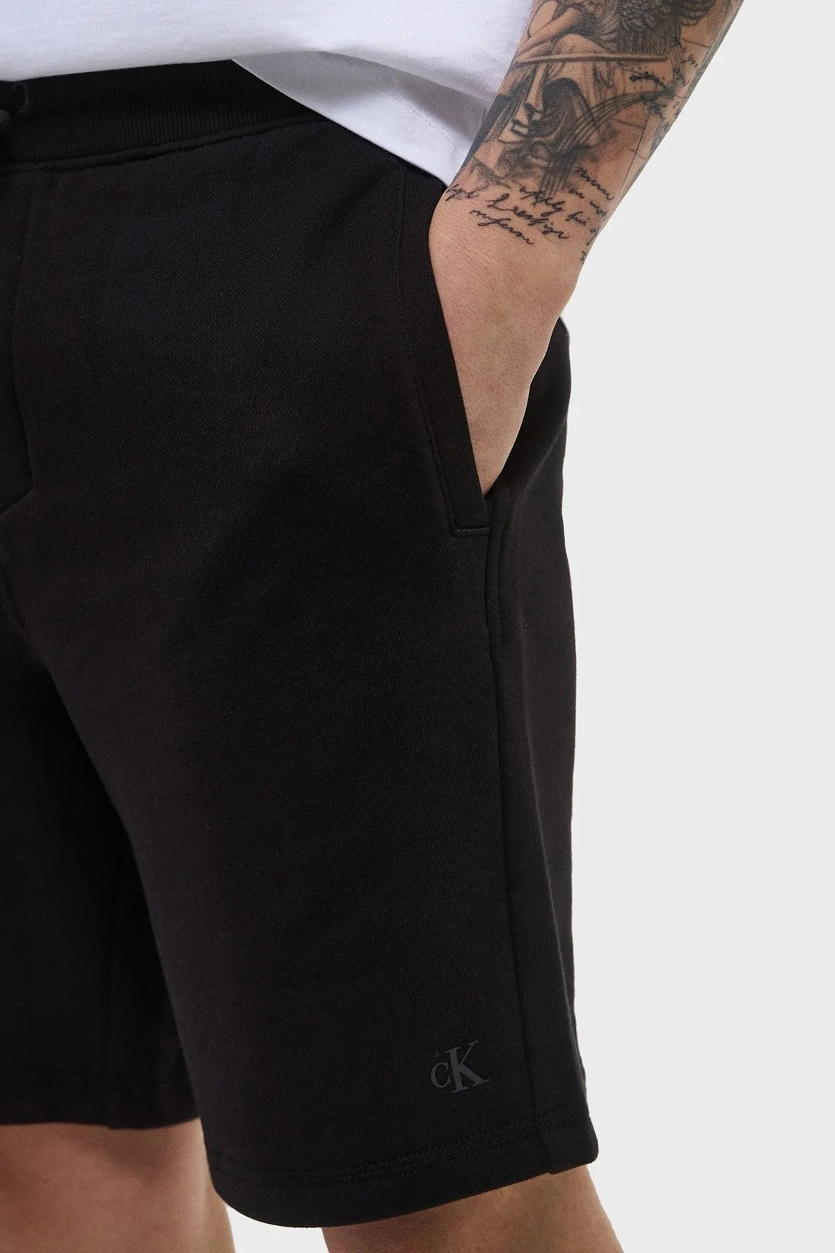 Calvin Klein % 100 Pamuk Regular Fit Yüksek Bel Cepli J30J327531BEH Erkek Short J30J327531 BEH SİYAH - 10