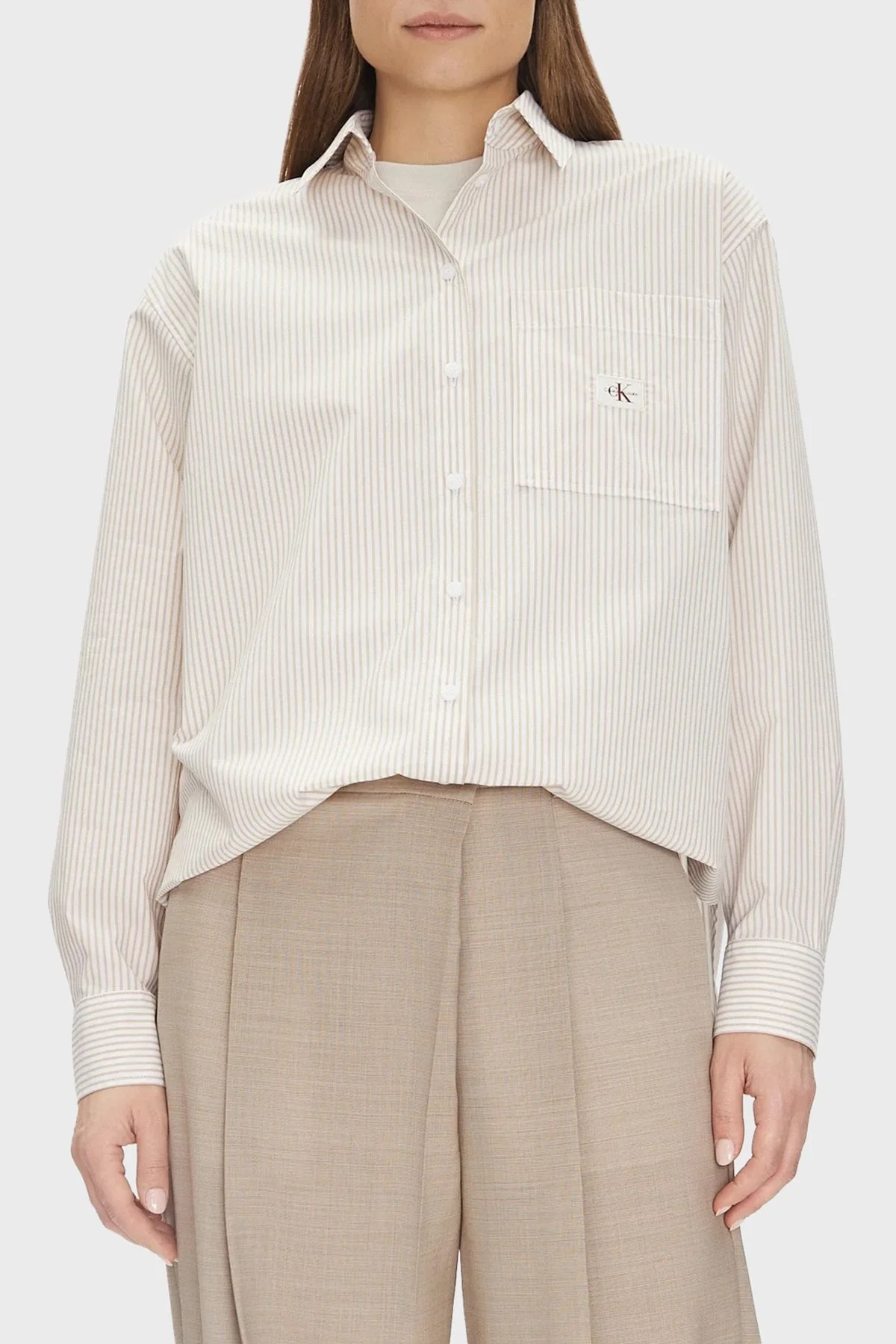 Calvin Klein % 100 Pamuk Relaxed Fit Cepli Çizgili J20J224436YAA Bayan Gömlek J20J224436 YAA BEYAZ-BEJ - 6