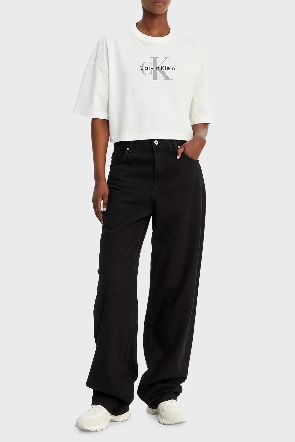 Calvin Klein % 100 Pamuk Relaxed Fit Logolu Bisiklet Yaka LV047F828GYAF Bayan T Shirt LV047F828G YAF BEYAZ - 2