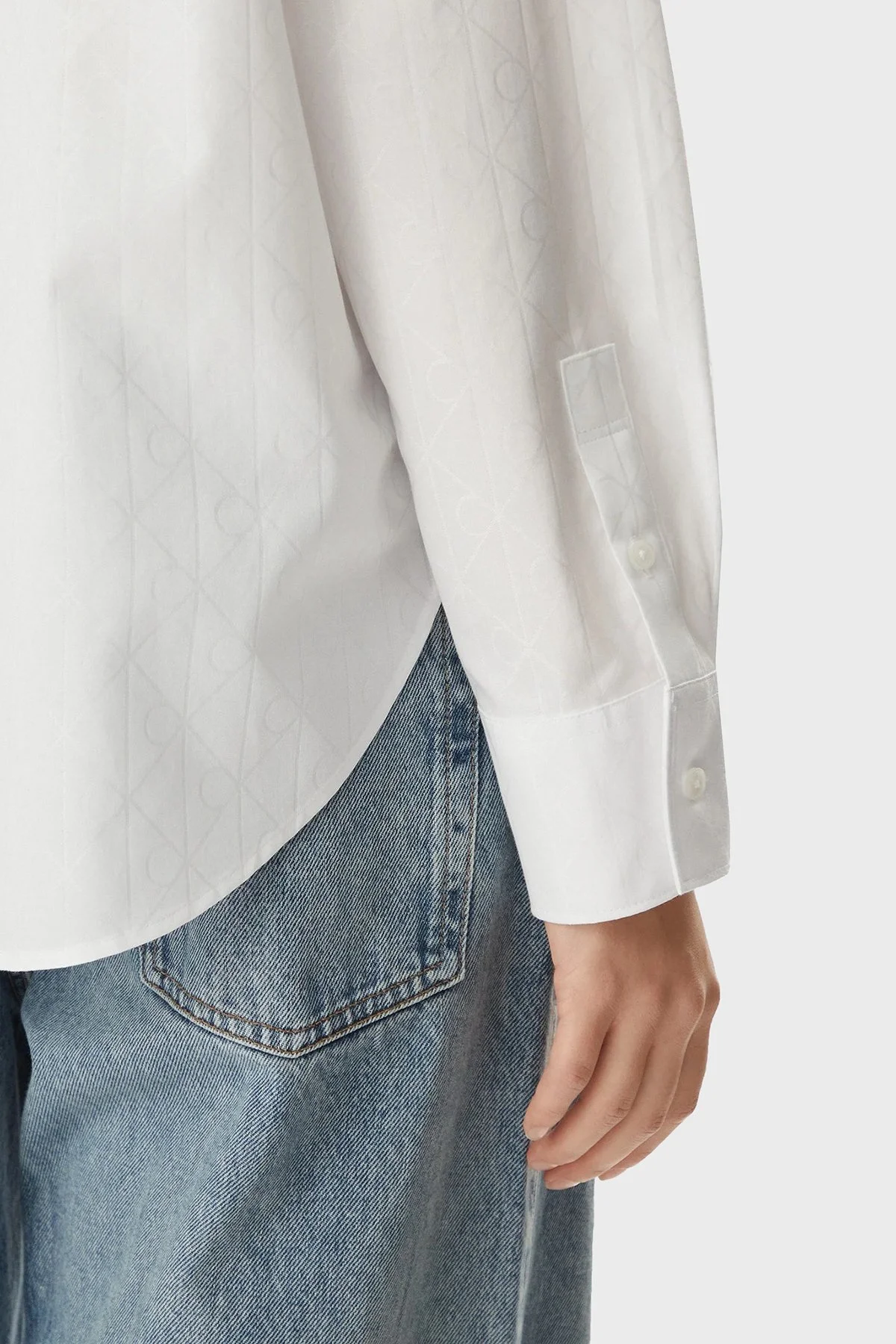 Calvin Klein % 100 Pamuk Relaxed Fit Logolu Klasik Yaka LV047G126GYAA Kadın Gömlek LV047G126G YAA BEYAZ - 5