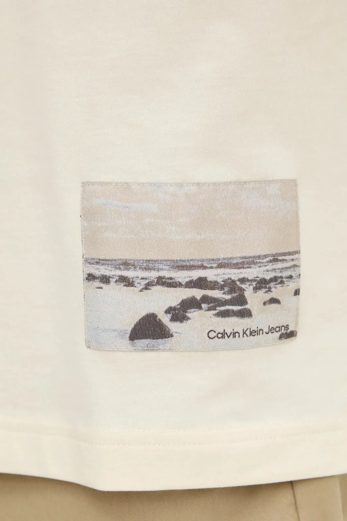 Calvin Klein % 100 Pamuk Relaxed Fit Sırt Baskılı J30J327094YAC Erkek T Shirt J30J327094 YAC BEYAZ - 10