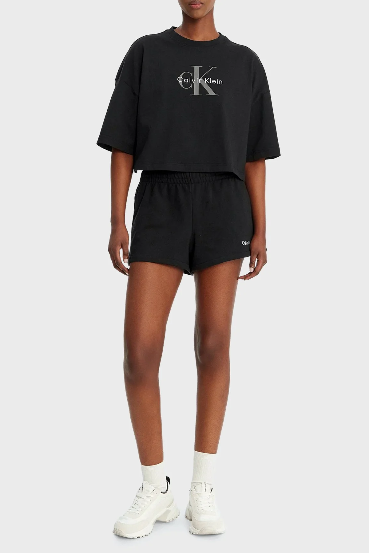 Calvin Klein % 100 Pamuk Relaxed Logolu Bisiklet Yaka LV047F828GUB1 Bayan T Shirt LV047F828G UB1 SİYAH - 2