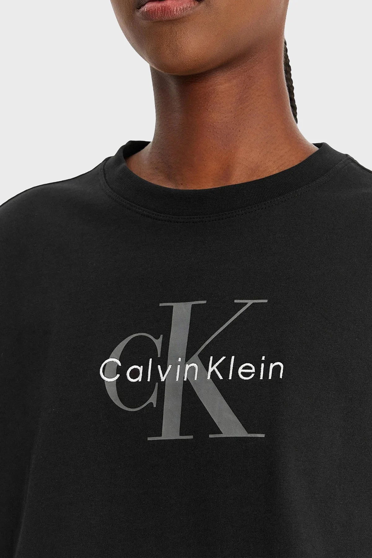 Calvin Klein % 100 Pamuk Relaxed Logolu Bisiklet Yaka LV047F828GUB1 Bayan T Shirt LV047F828G UB1 SİYAH - 4