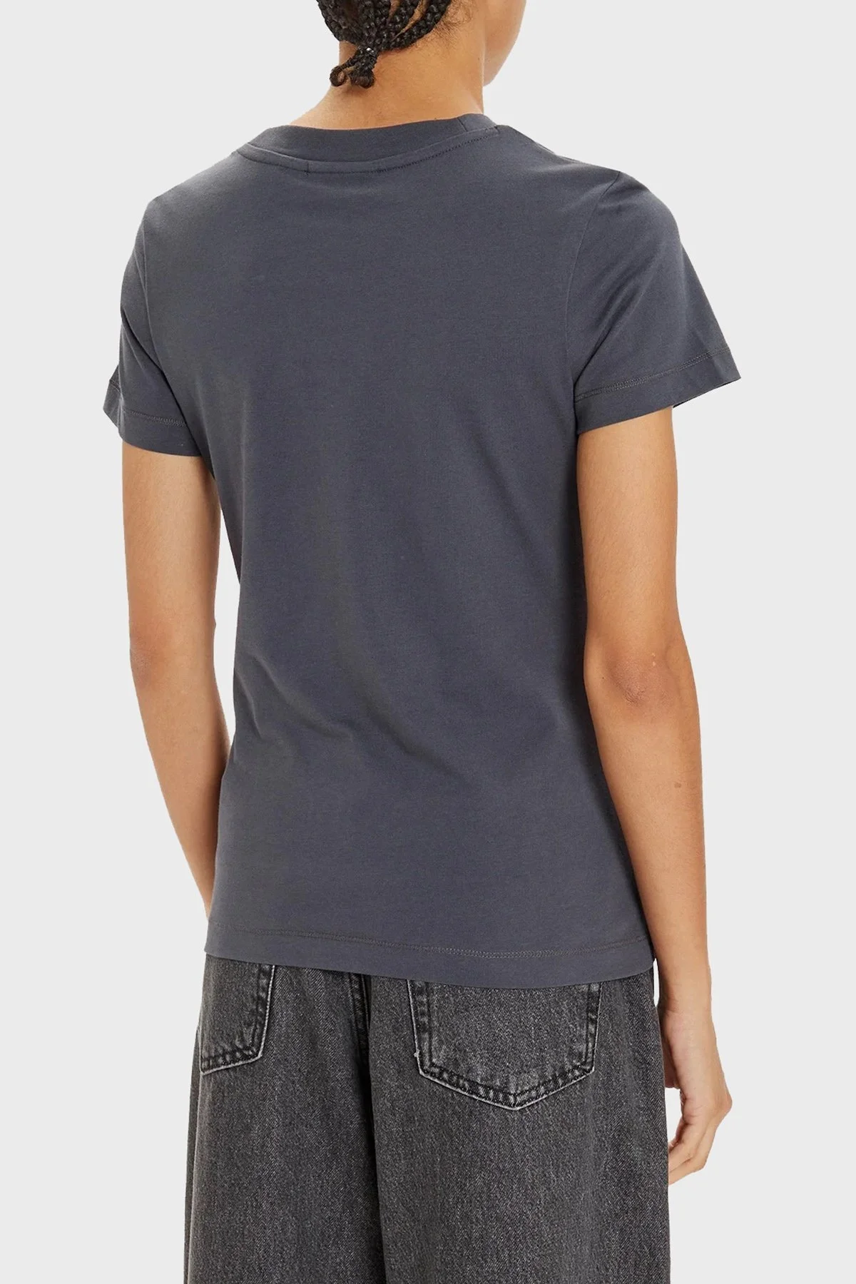 Calvin Klein % 100 Pamuk Slim Fit Bisiklet Yaka J20J223563BAN Bayan T Shirt J20J223563 BAN ANTRASİT - 2
