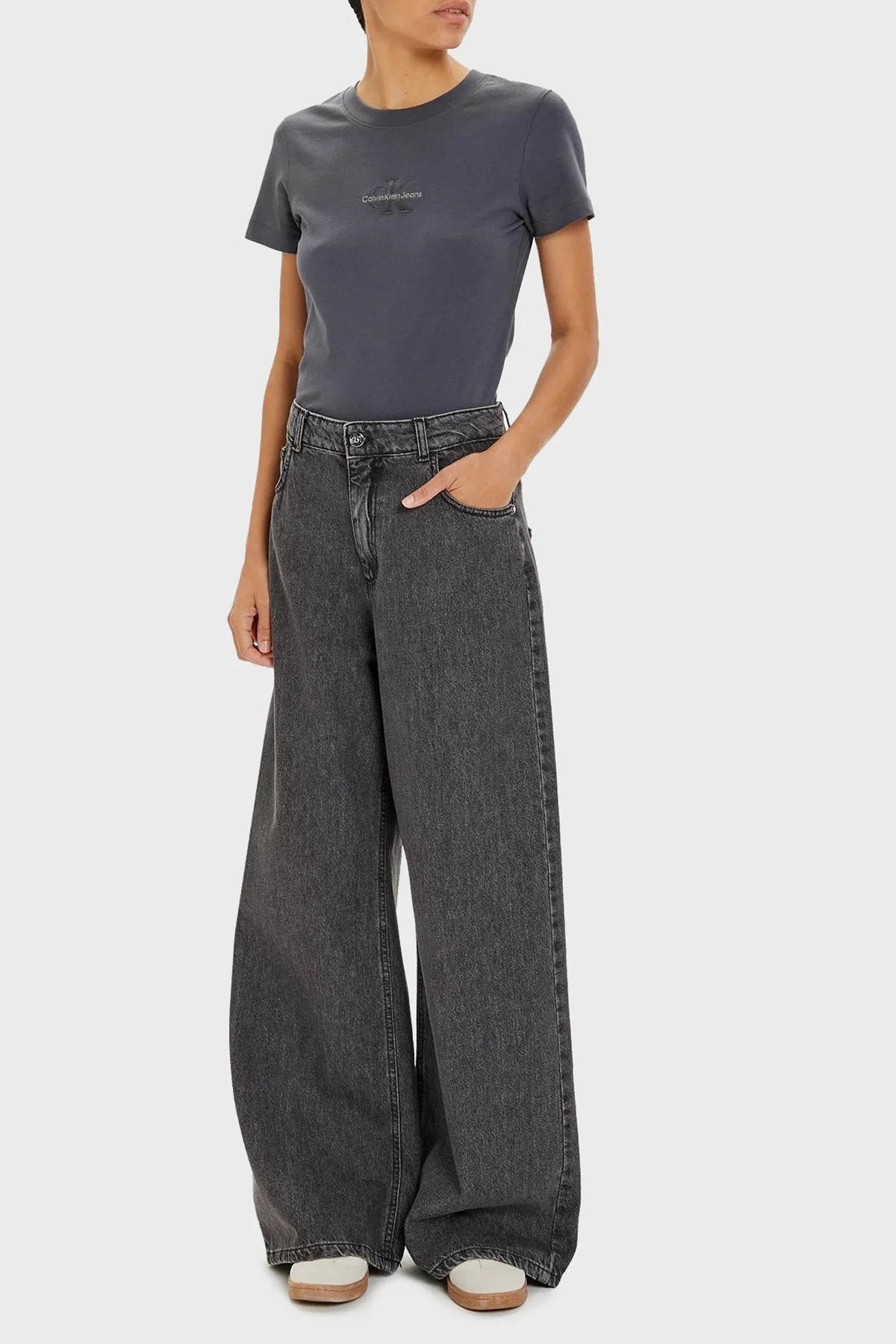 Calvin Klein % 100 Pamuk Slim Fit Bisiklet Yaka J20J223563BAN Bayan T Shirt J20J223563 BAN ANTRASİT - 3