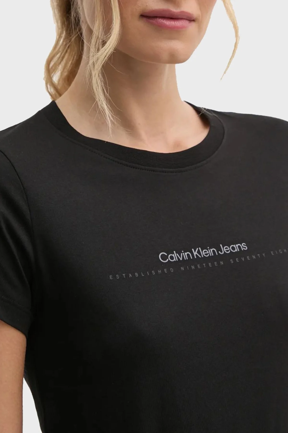 Calvin Klein % 100 Pamuk Slim Fit Bisiklet Yaka J20J224990BEH Bayan T Shirt J20J224990 BEH SİYAH - 9