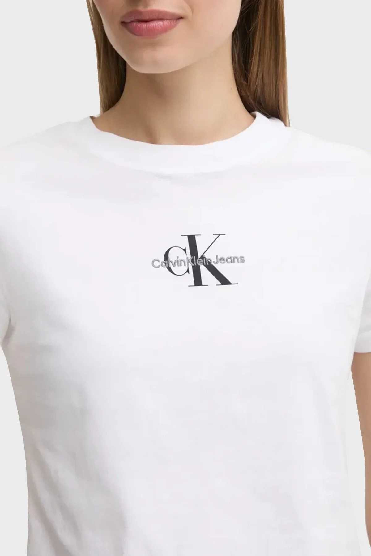 Calvin Klein % 100 Pamuk Slim Fit Logolu Crop J20J223113YAA Bayan T Shirt J20J223113 YAA BEYAZ - 4