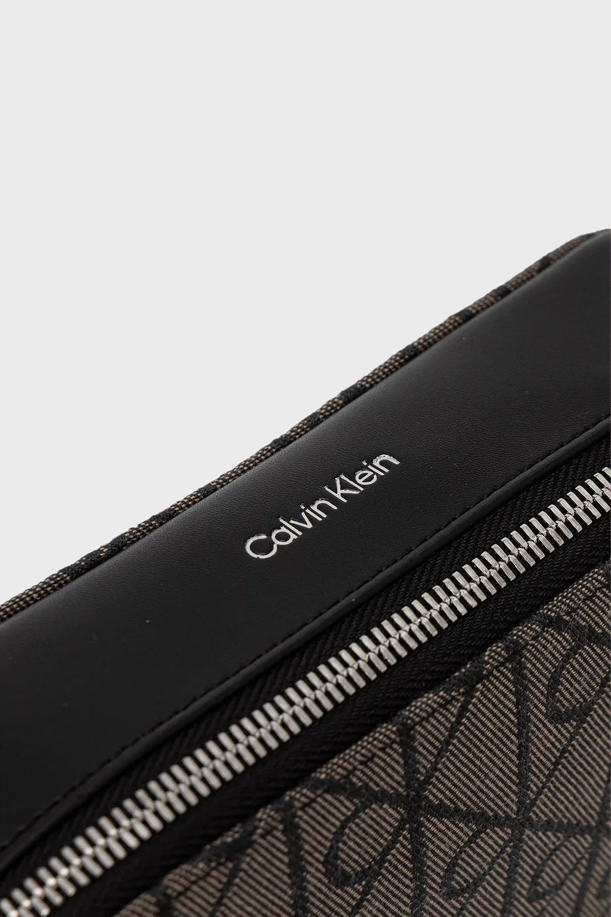 Calvin Klein 4G Logolu Ayarlanabilir Askılı LV04F3533G7UL Kadın Çanta LV04F3533G 7UL BEJ-SİYAH - 4