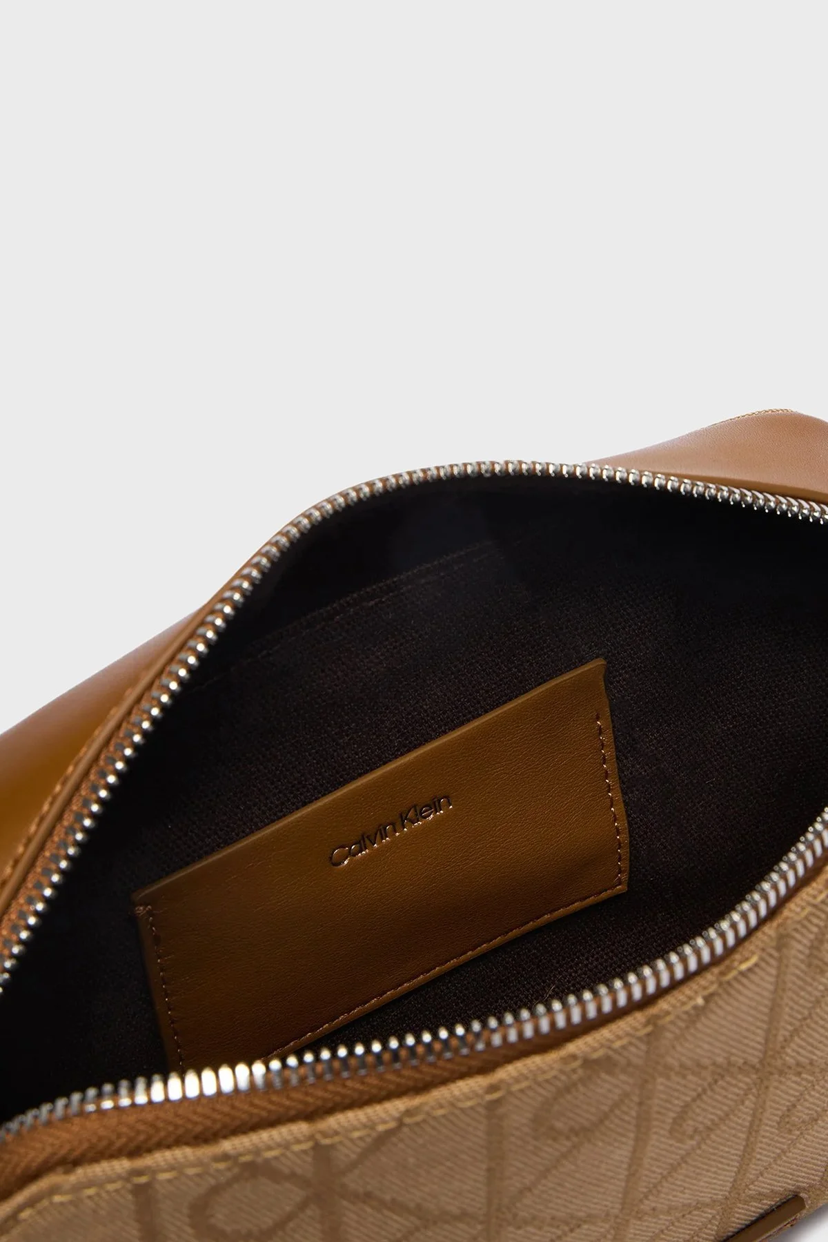 Calvin Klein 4G Logolu Ayarlanabilir Askılı LV04F3533G8DZ Kadın Çanta LV04F3533G 8DZ CAMEL - 5