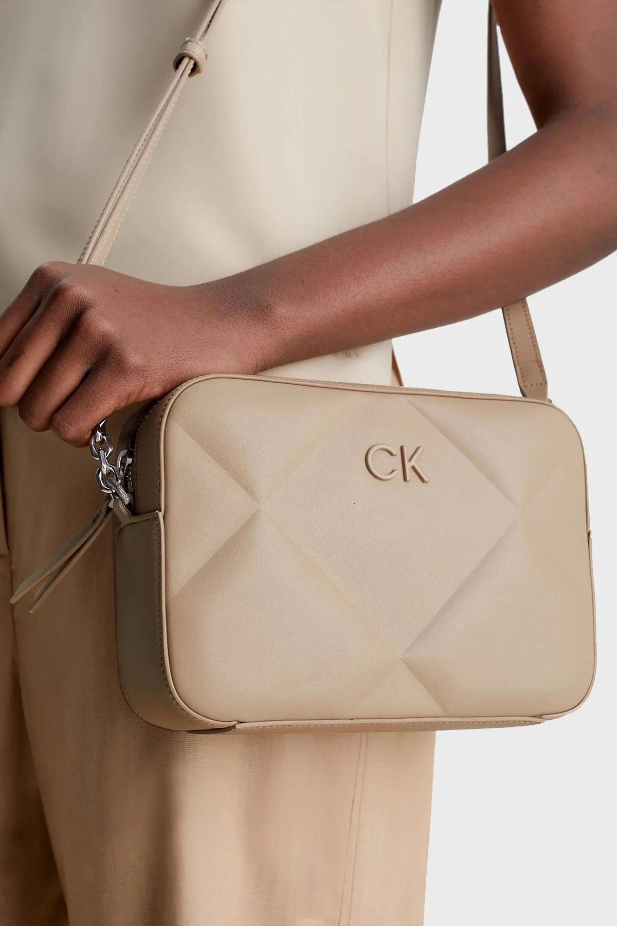 Calvin Klein Ayarlanabilir Omuz Askılı K60K610767A04 Bayan Çanta K60K610767 A04 BEJ - 5