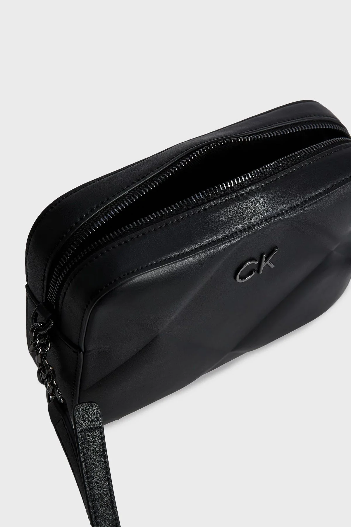 Calvin Klein Ayarlanabillir Omuz Askılı K60K610767BAX Bayan Çanta K60K610767 BAX SİYAH - 3