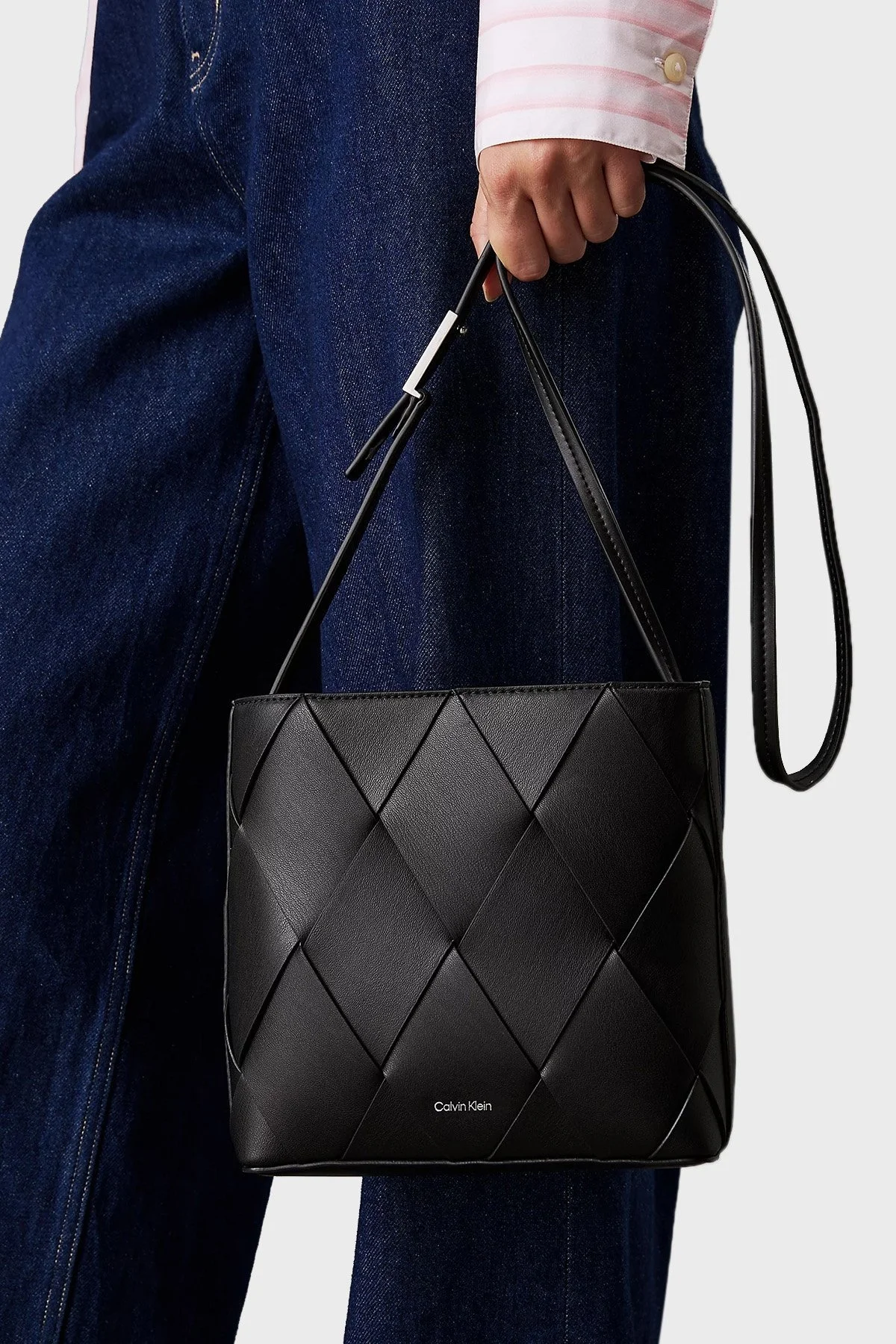 Calvin Klein Baklava Desenli Ayarlanabilir Askılı K60K612991BEH Bayan Çanta K60K612991 BEH SİYAH - 8