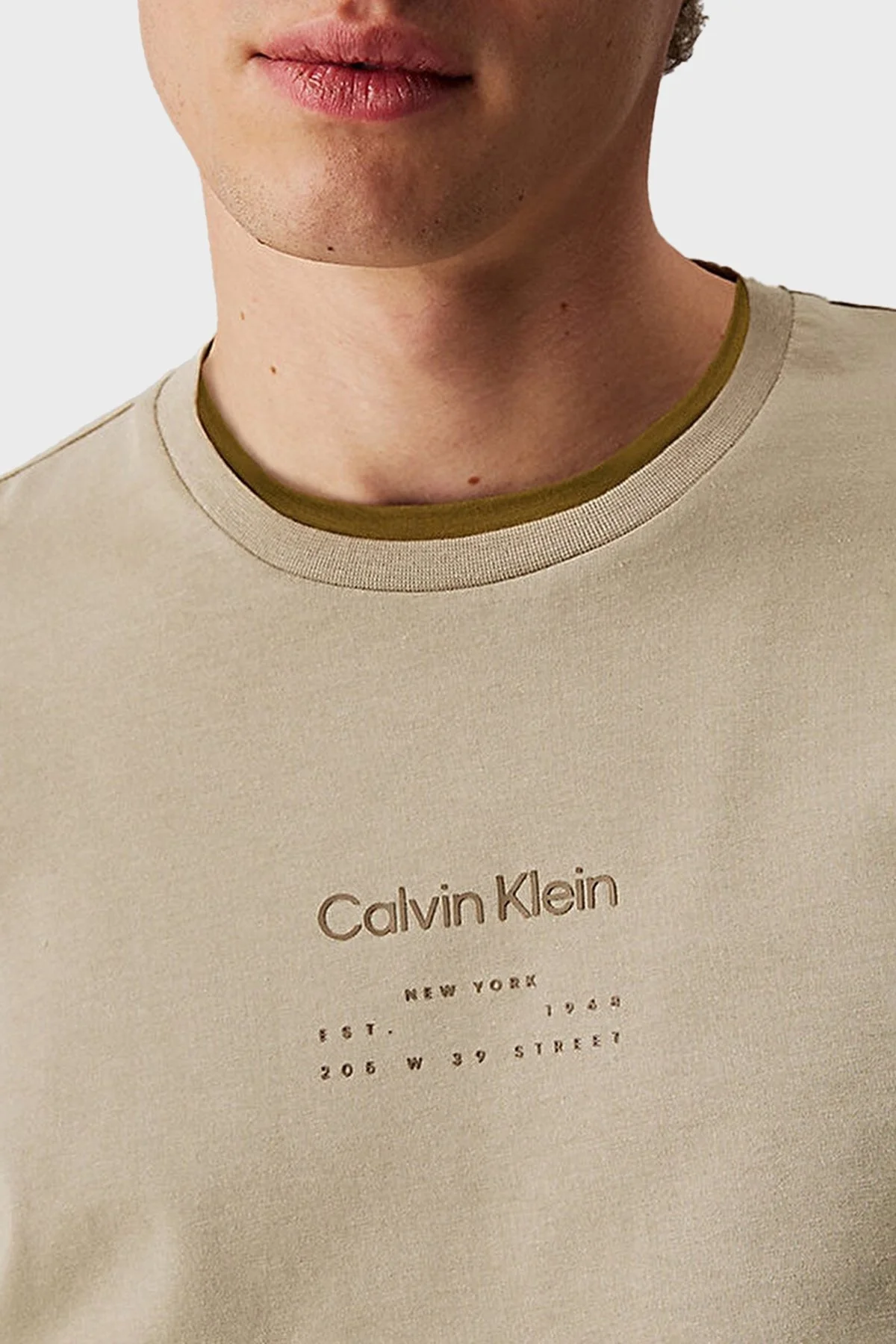 Calvin Klein Baskılı Pamuklu Regular Fit Bisiklet Yaka K10K114172PAH Erkek T Shirt K10K114172 PAH BEJ - 8