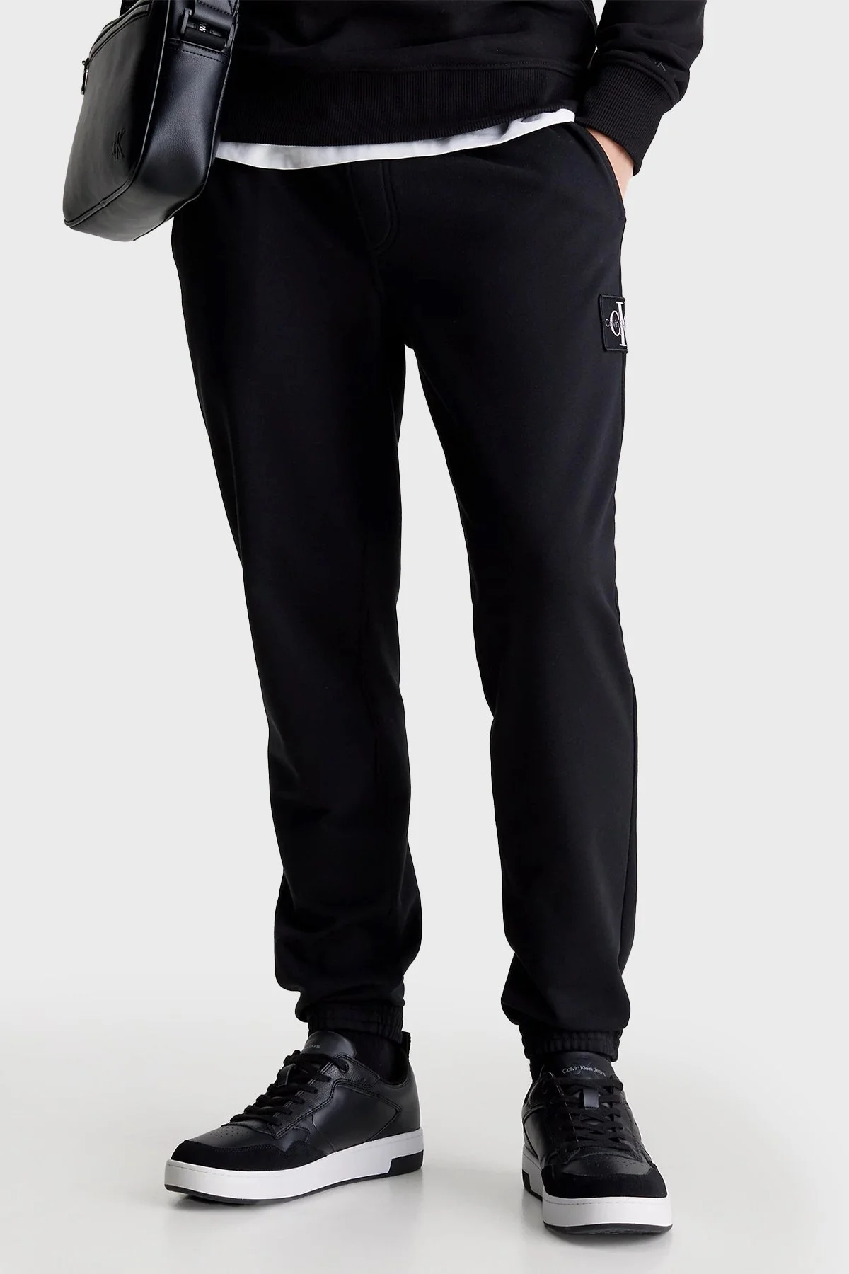 Calvin Klein Belden Bağlamalı Streç Pamuklu Slim Fit Jogger J30J325336BEH Erkek Pantolon J30J325336 BEH SİYAH - 1