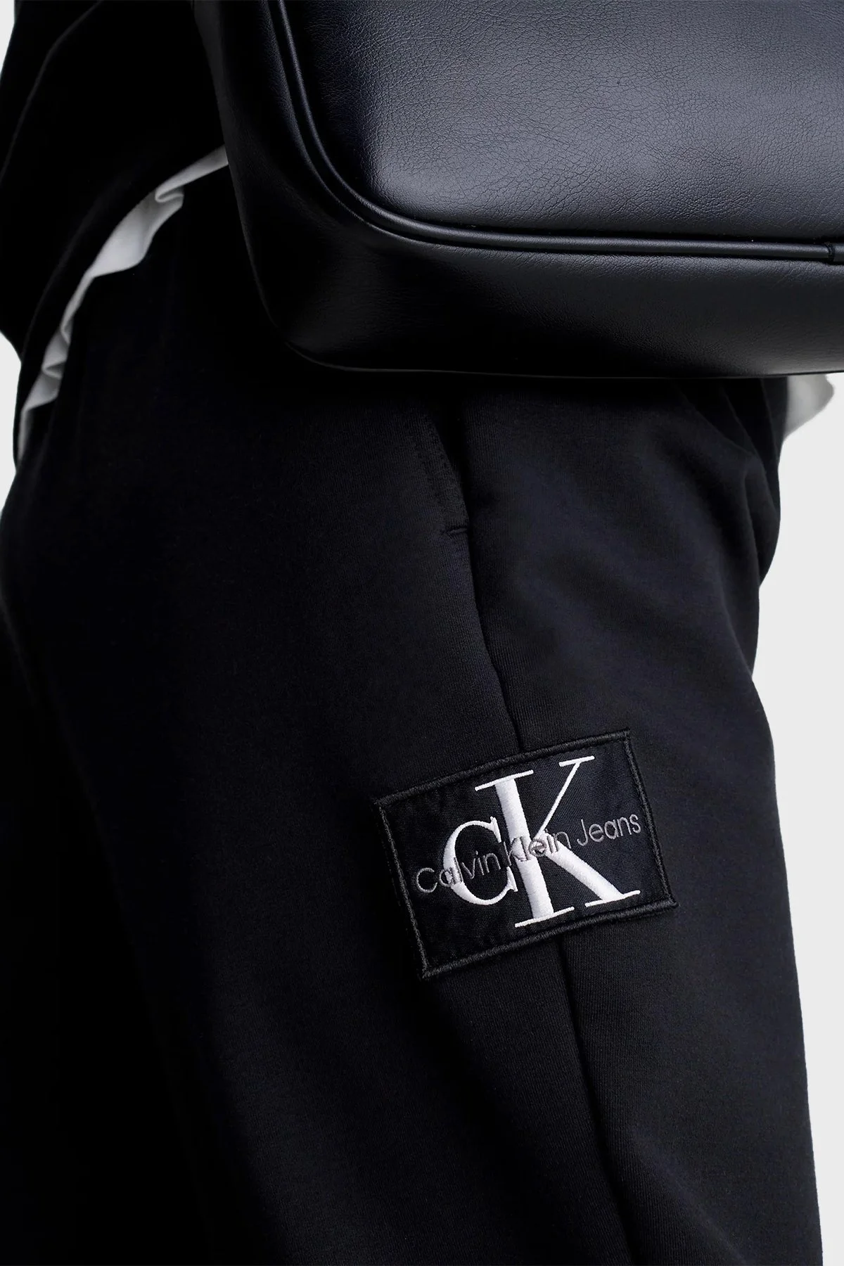 Calvin Klein Belden Bağlamalı Streç Pamuklu Slim Fit Jogger J30J325336BEH Erkek Pantolon J30J325336 BEH SİYAH - 3
