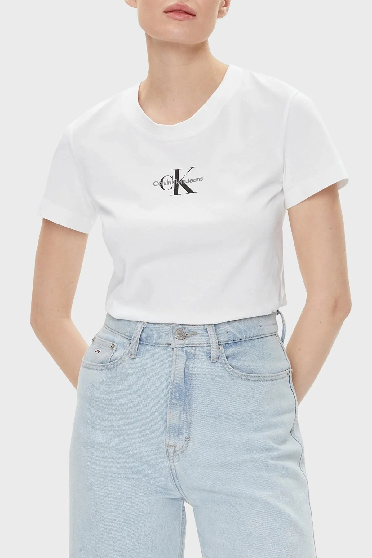 Calvin Klein Bisiklet Yaka % 100 Pamuk Slim Fit J20J222564YAF Bayan T Shirt J20J222564 YAF BEYAZ - 1