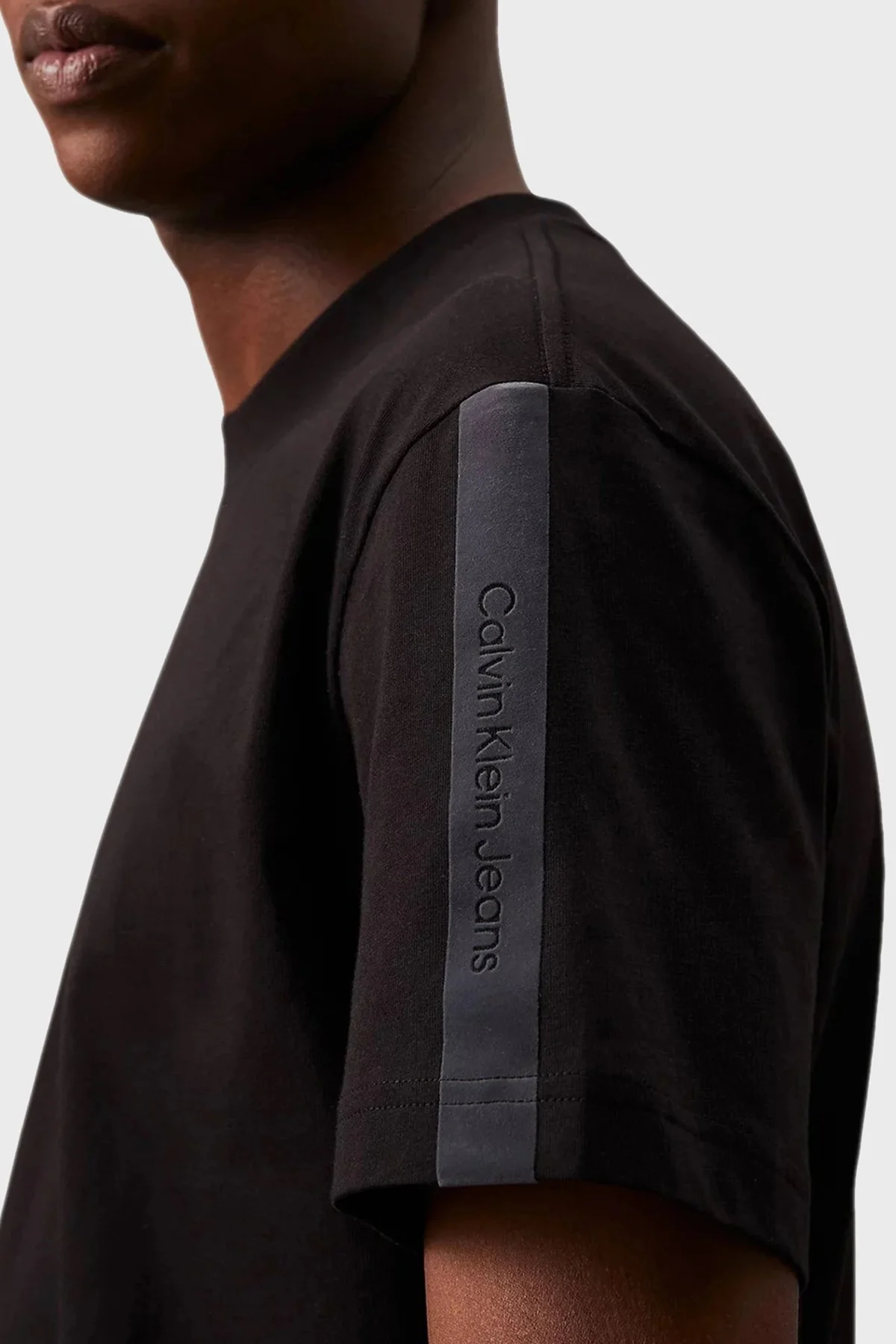 Calvin Klein Bisiklet Yaka Regular Fit J30J325653BEH Erkek T Shirt J30J325653 BEH SİYAH - 4