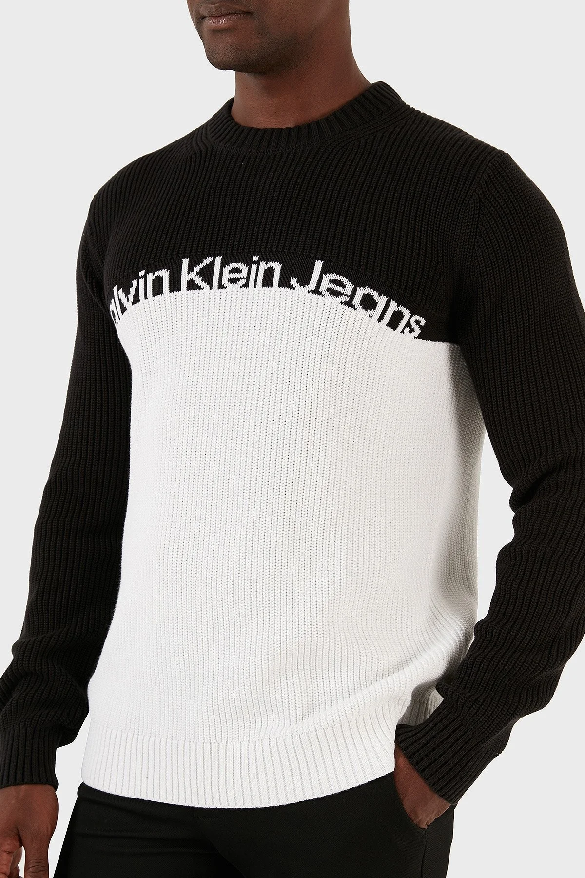 Calvin Klein Bisiklet Yaka Renk Bloklu Pamuklu Örme J30J323981YAF Erkek Kazak J30J323981 YAF SİYAH-BEYAZ - 3