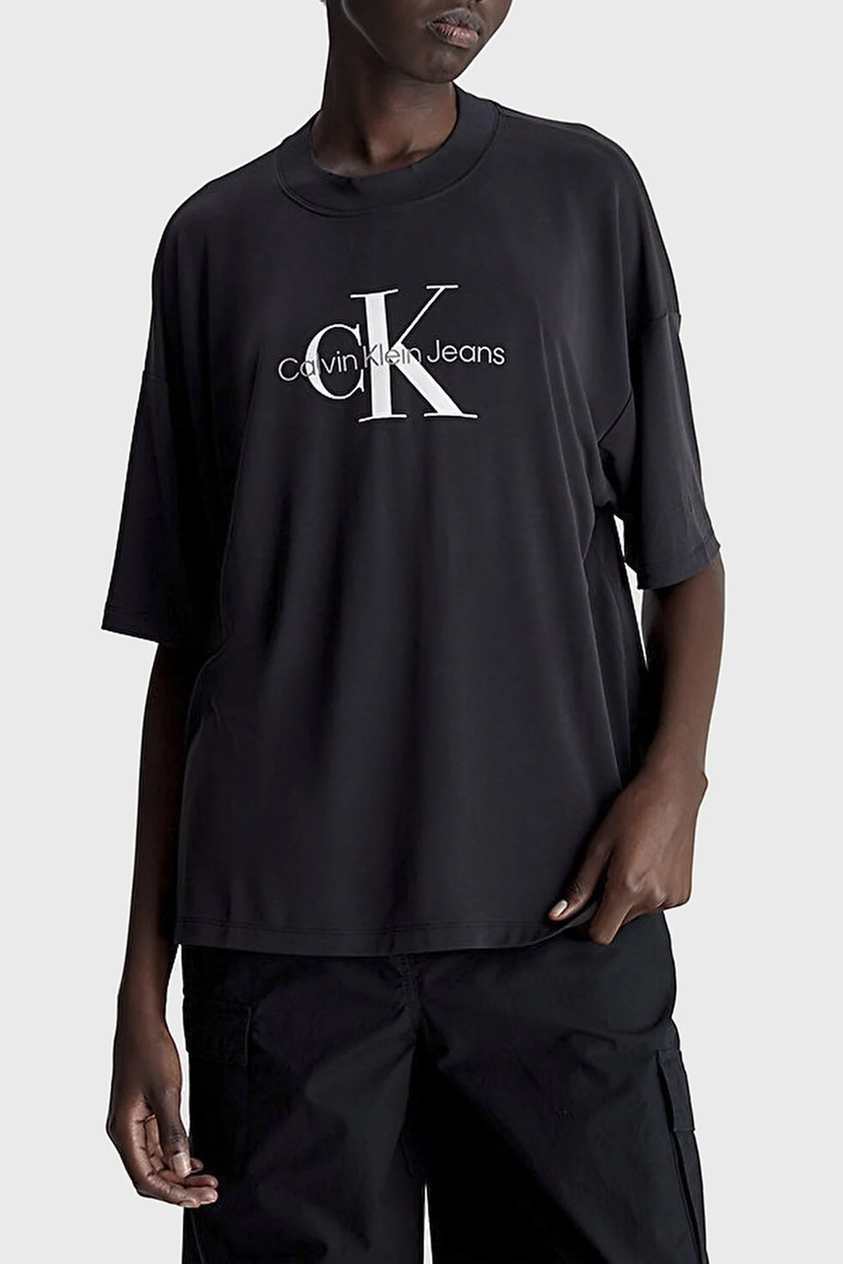 Calvin Klein Boyfriend Bisiklet Yaka J20J223279BEH Bayan T Shirt J20J223279 BEH SİYAH - 1