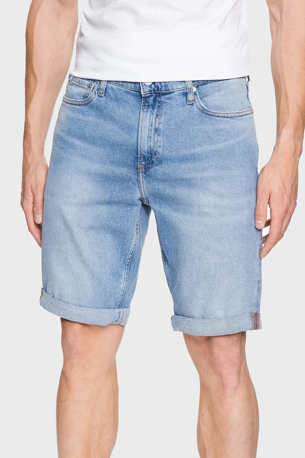 Calvin Klein Cepli Pamuklu Slim Fit Denim J30J3227851AA Erkek Short J30J322785 1AA AÇIK MAVİ - 1