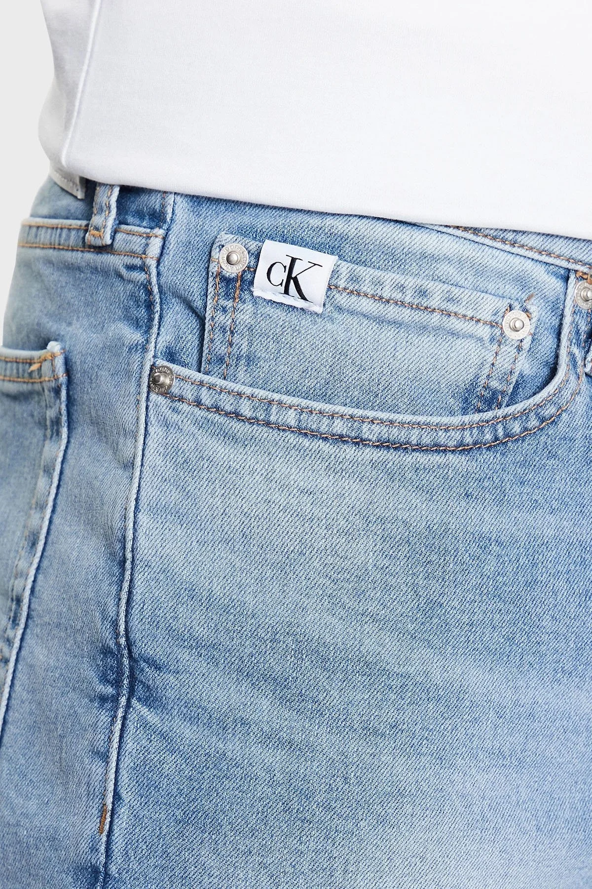 Calvin Klein Cepli Pamuklu Slim Fit Denim J30J3227851AA Erkek Short J30J322785 1AA AÇIK MAVİ - 4