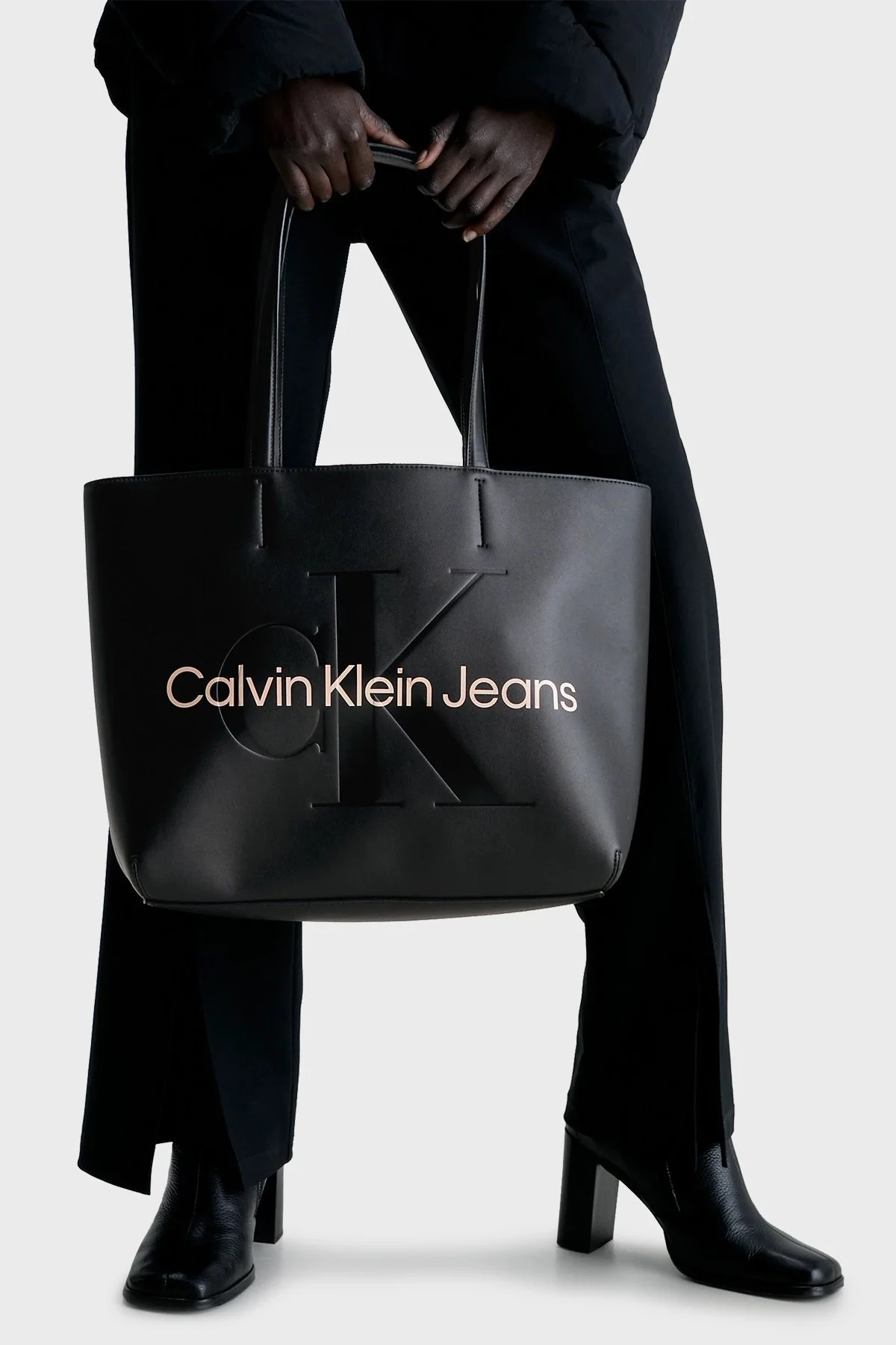 Calvin Klein Çıkarılabilir Omuz Askılı Logolu K60K61027601F Bayan Çanta K60K610276 01F SİYAH - 2