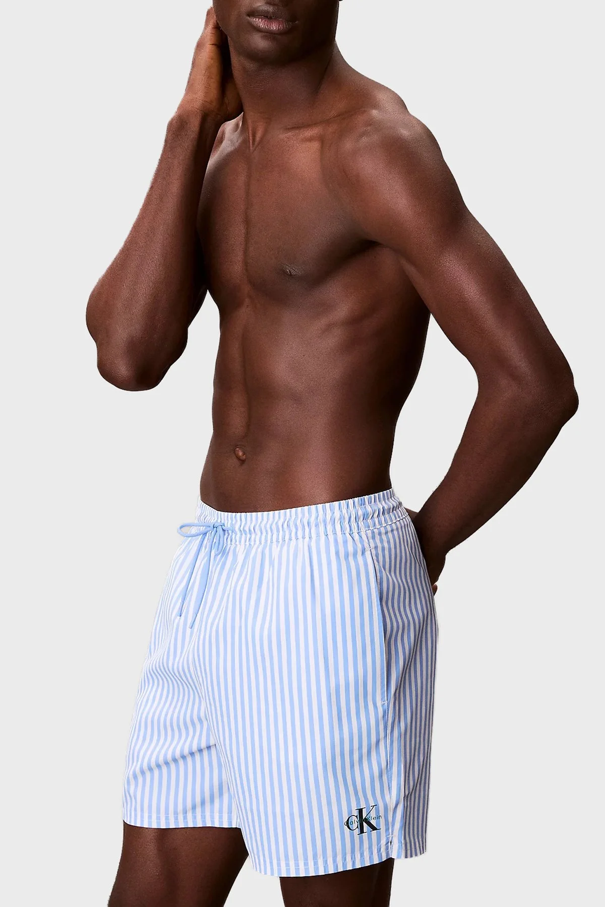 Calvin Klein Çizgili Bağlamalı LV00N61045SNE Erkek Mayo Short LV00N61045 SNE MAVİ BEYAZ - 5