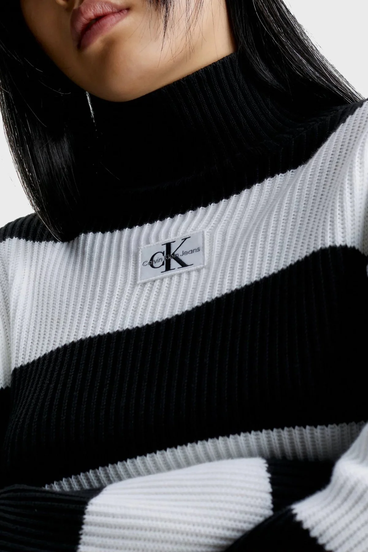 Calvin Klein Çizgili Pamuklu Balıkçı Yaka Relaxed Fit J20J2222500GO Bayan Kazak J20J222250 0GO SİYAH-BEYAZ - 3