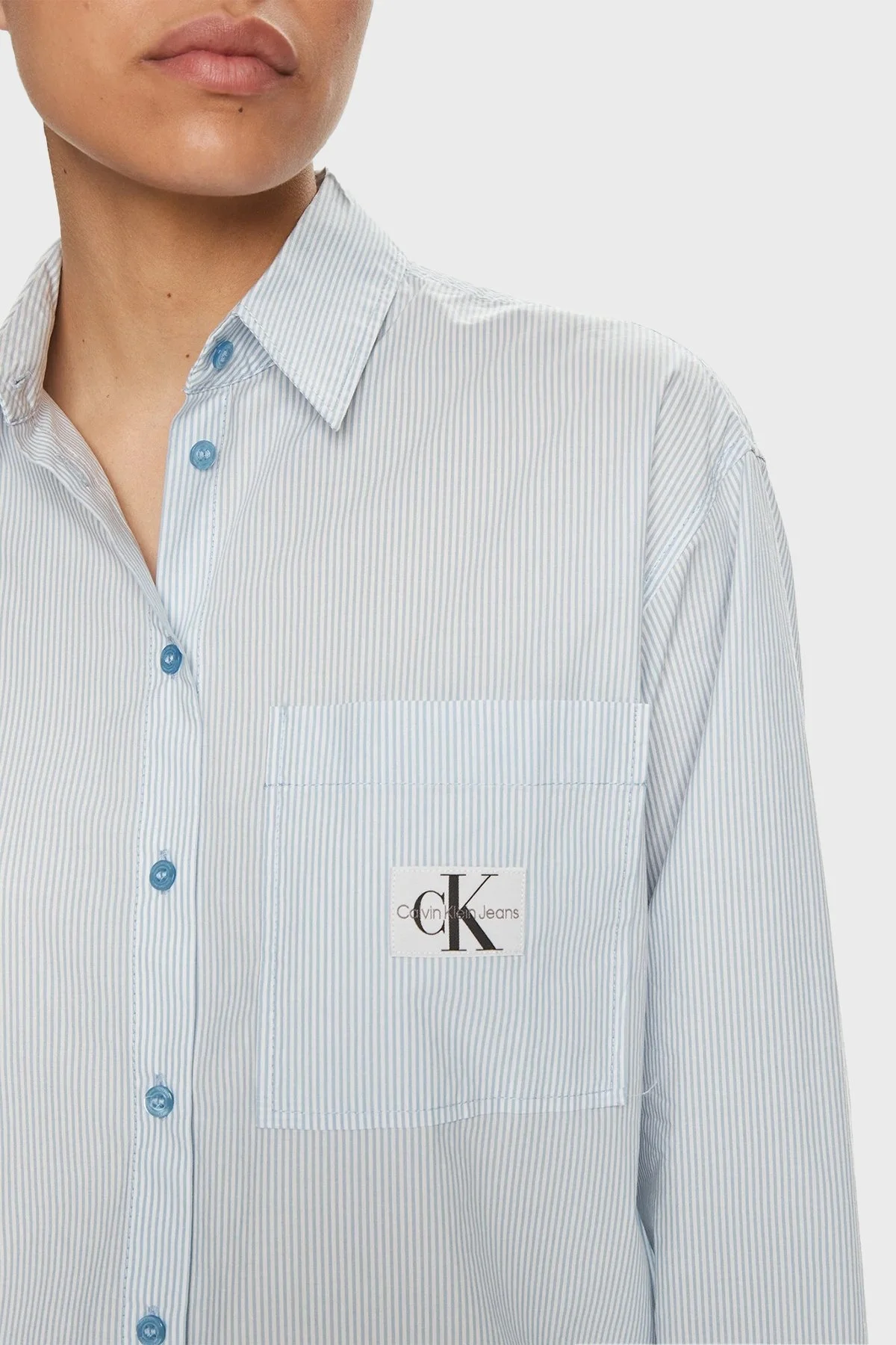 Calvin Klein Çizgili Pamuklu Relaxed Fit J20J222610CEZ Bayan Gömlek J20J222610 CEZ AÇIK MAVİ - 4