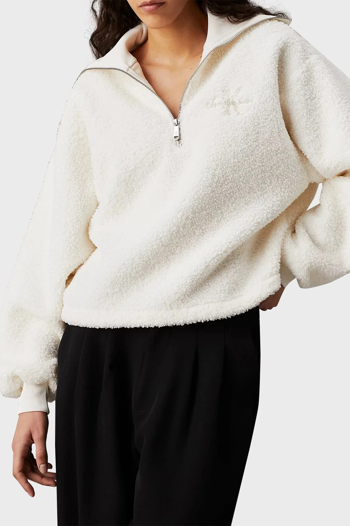 Calvin Klein Comfort Fit Yarım Fermuarlı Geniş Yaka Peluş J20J224180YBI Bayan Sweat J20J224180 YBI BEYAZ - 1