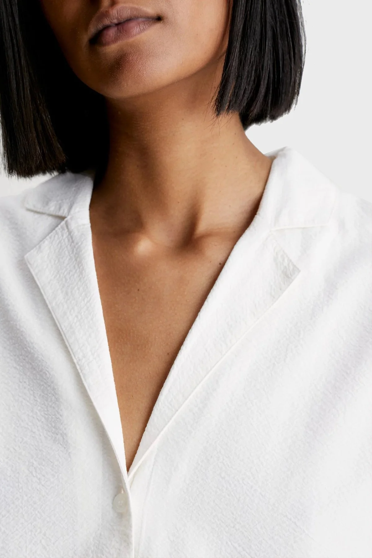 Calvin Klein Cut Out V Yaka Önden Düğmeli Pamuklu Relaxed Fit J20J221133YBH Bayan Elbise J20J221133 YBH BEYAZ - 2