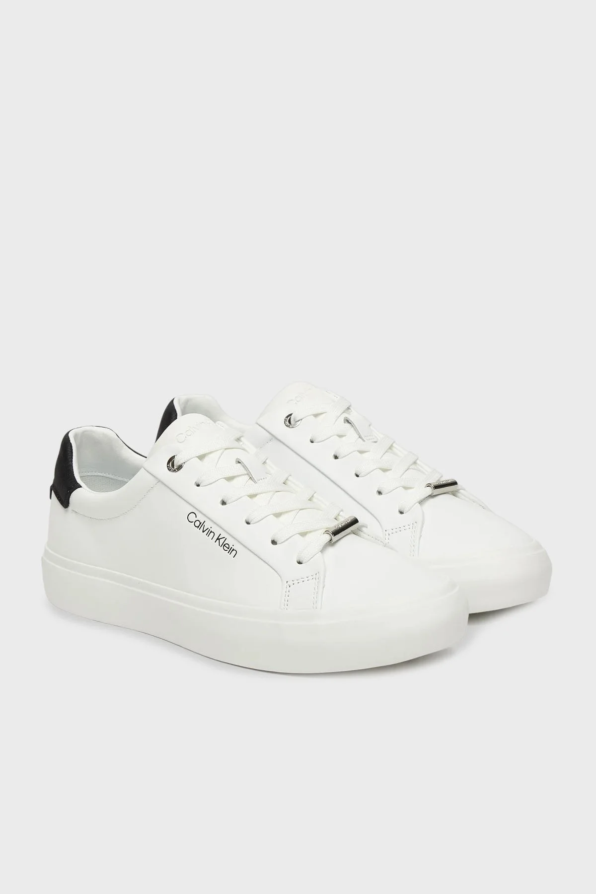 Calvin Klein Deri Logolu Bağcıklı Sneaker HW0HW027470K5 Bayan Ayakkabı HW0HW02747 0K5 BEYAZ - 2