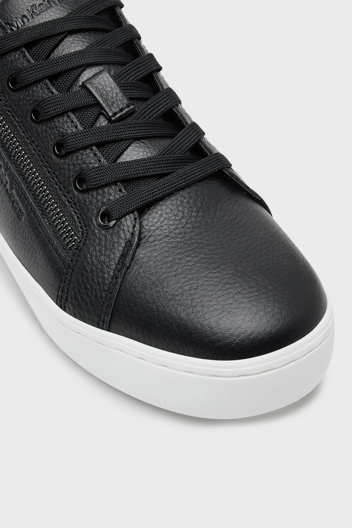Calvin Klein Deri Logolu Fermuar Detaylı Sneaker YM0YM012540GM Erkek Ayakkabı YM0YM01254 0GM SİYAH-BEYAZ - 9