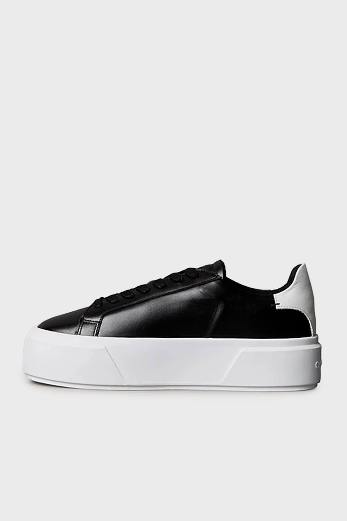 Calvin Klein Deri Logolu Platform Sneaker YW0YW019280GM Bayan Ayakkabı YW0YW01928 0GM SİYAH-BEYAZ - 3