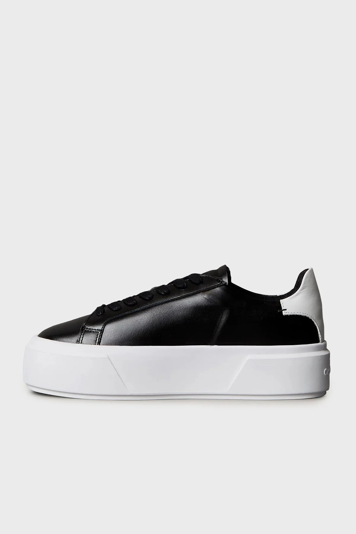 Calvin Klein Deri Logolu Platform Sneaker YW0YW01928BEH Bayan Ayakkabı YW0YW01928 BEH SİYAH - 3