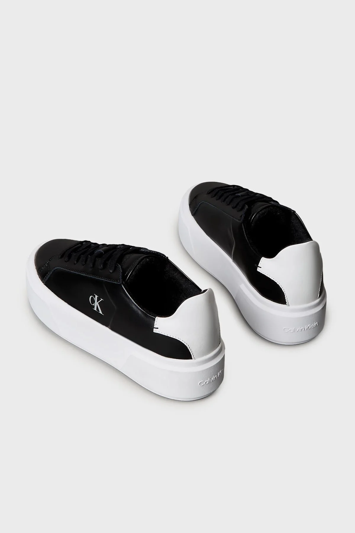 Calvin Klein Deri Logolu Platform Sneaker YW0YW01928BEH Bayan Ayakkabı YW0YW01928 BEH SİYAH - 4