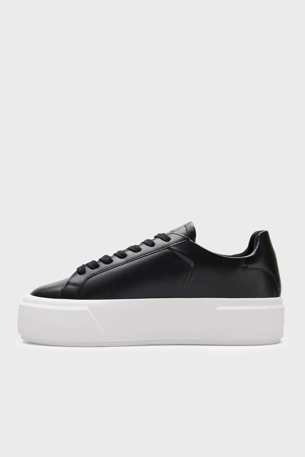 Calvin Klein Deri Logolu Platform Sneaker YW0YW01928BEH Bayan Ayakkabı YW0YW01928 BEH SİYAH - 2