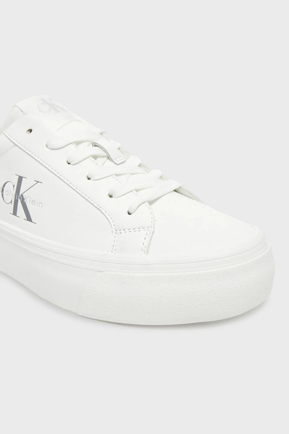 Calvin Klein Deri Logolu Sneaker YW0YW0187702R Bayan Ayakkabı YW0YW01877 02R BEYAZ-GÜMÜŞ - 5