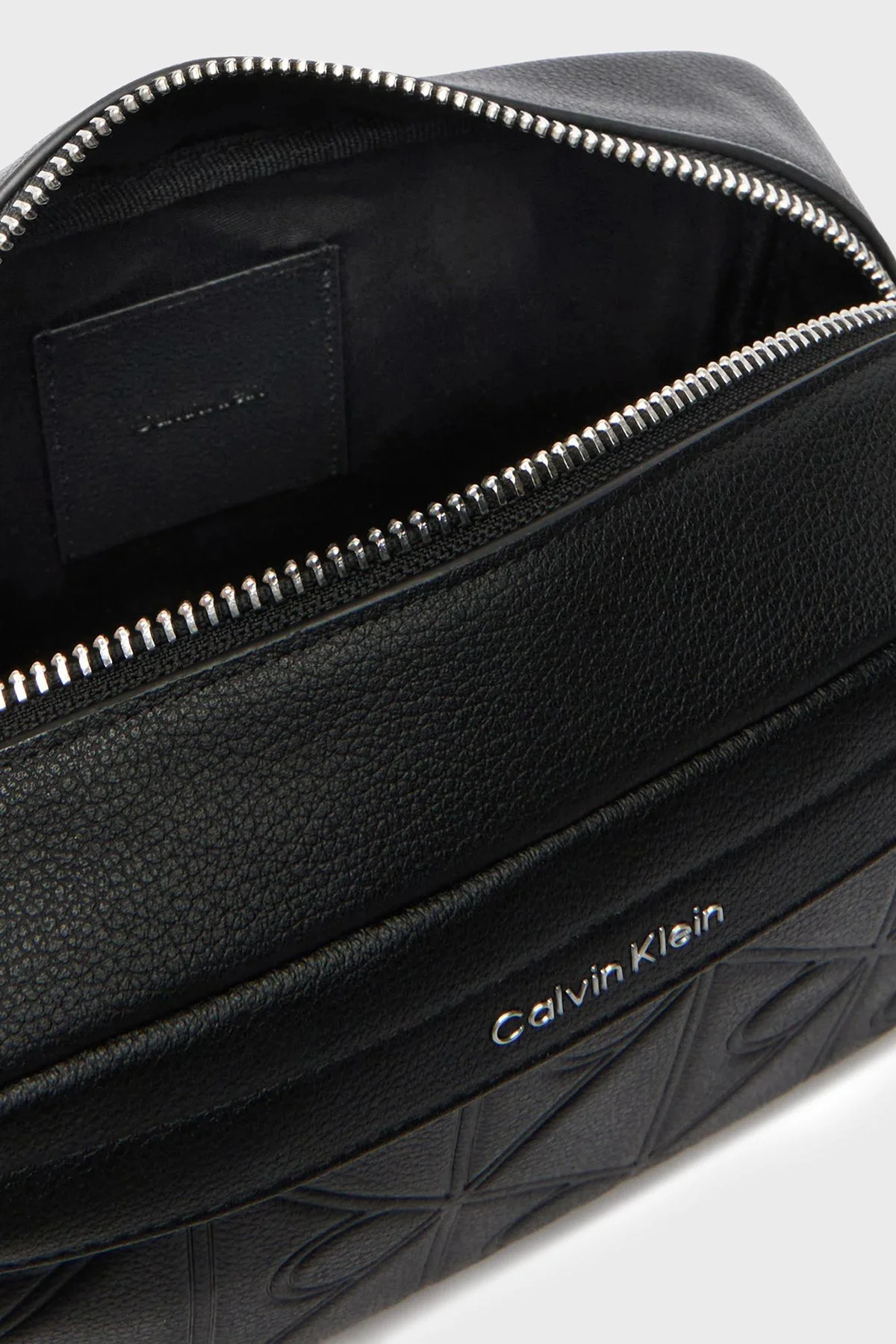 Calvin Klein Deri Logolu Tek Saplı LV04D1179GUB1 Erkek Çanta LV04D1179G UB1 SİYAH - 5