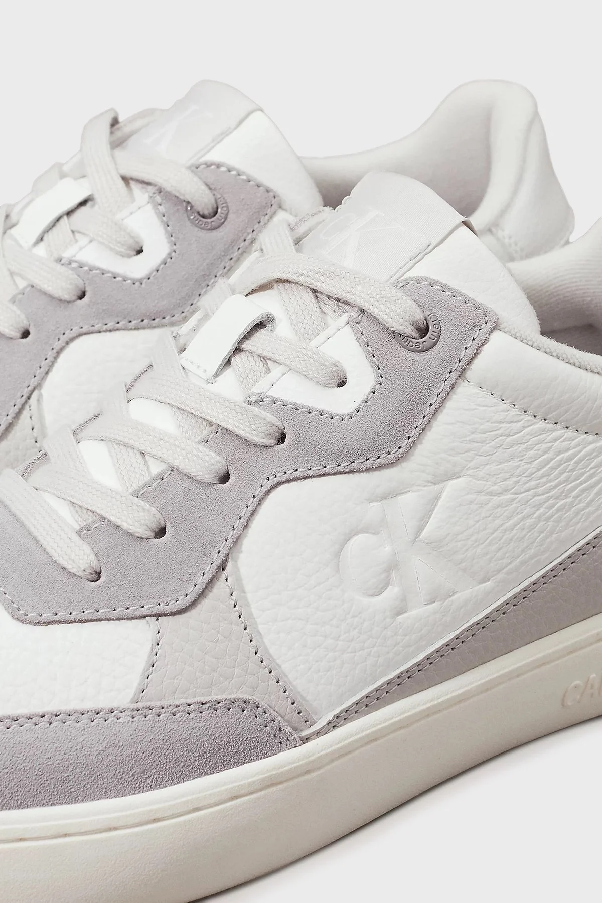 Calvin Klein Deri ve Süet Detaylı Sneaker YM0YM011530IR Erkek Ayakkabı YM0YM01153 0IR BEYAZ-GRİ - 13
