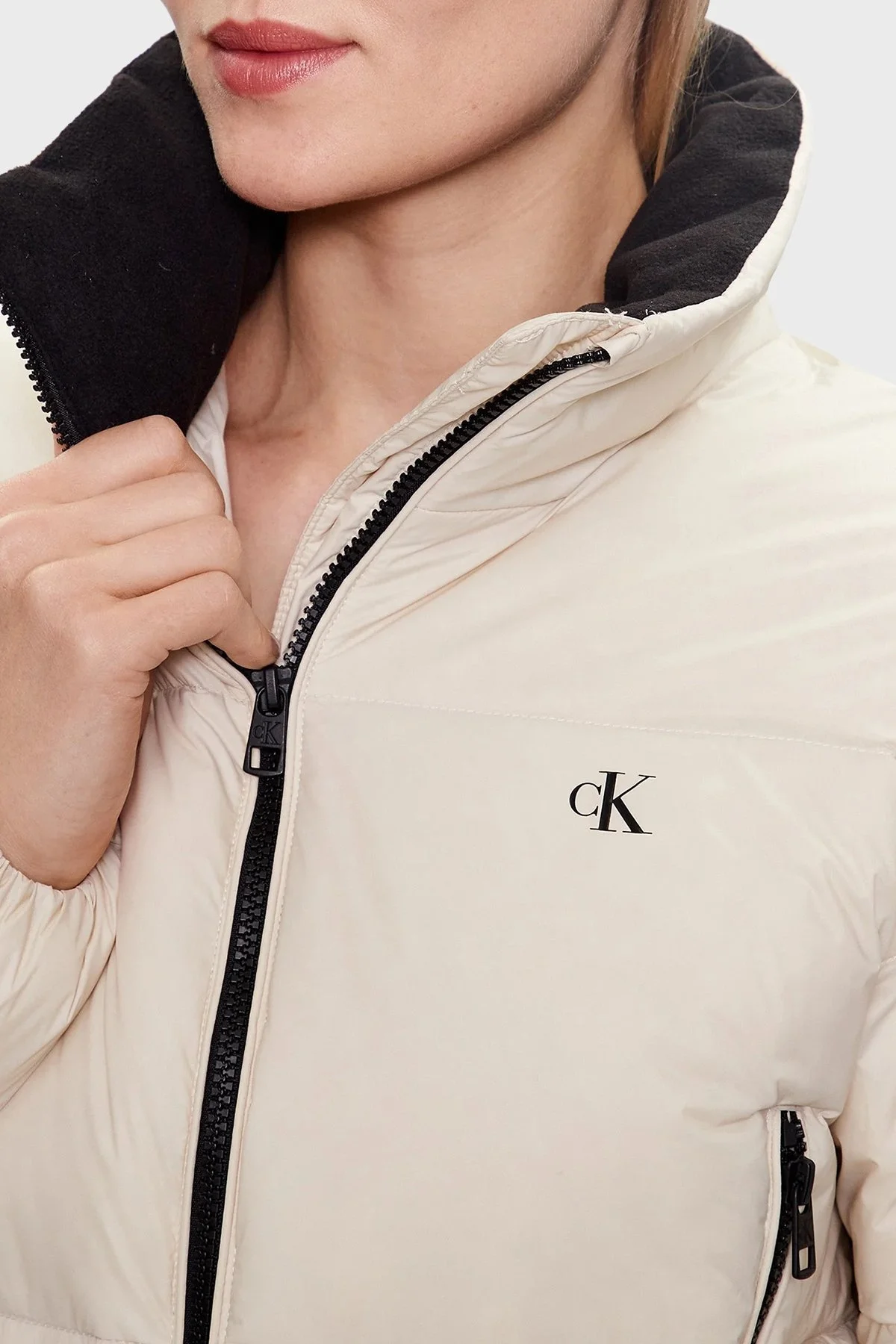 Calvin Klein Dik Yaka Fermuarlı J20J221649ACF Bayan Mont J20J221649 ACF BEJ - 4