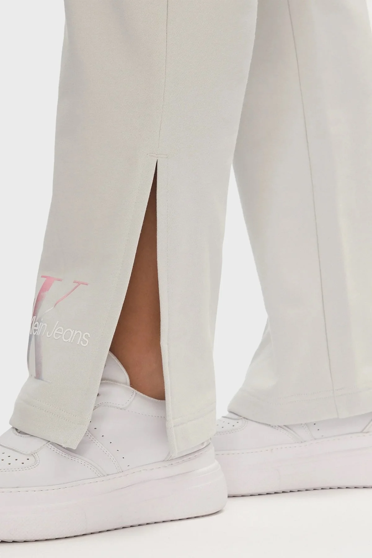 Calvin Klein Elastik Bel Bantlı Pamuklu Yırtmaçlı Regular Fit J20J223422PC8 Bayan Pantolon J20J223422 PC8 AÇIK GRİ - 5