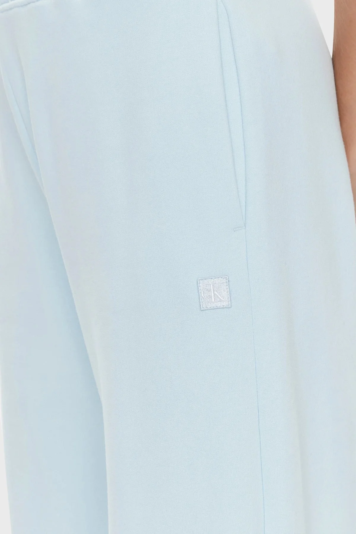 Calvin Klein Elastik Bel Bantlı Yüksek Bel Relaxed Fit J20J222597CYR Bayan Pantolon J20J222597 CYR AÇIK MAVİ - 4