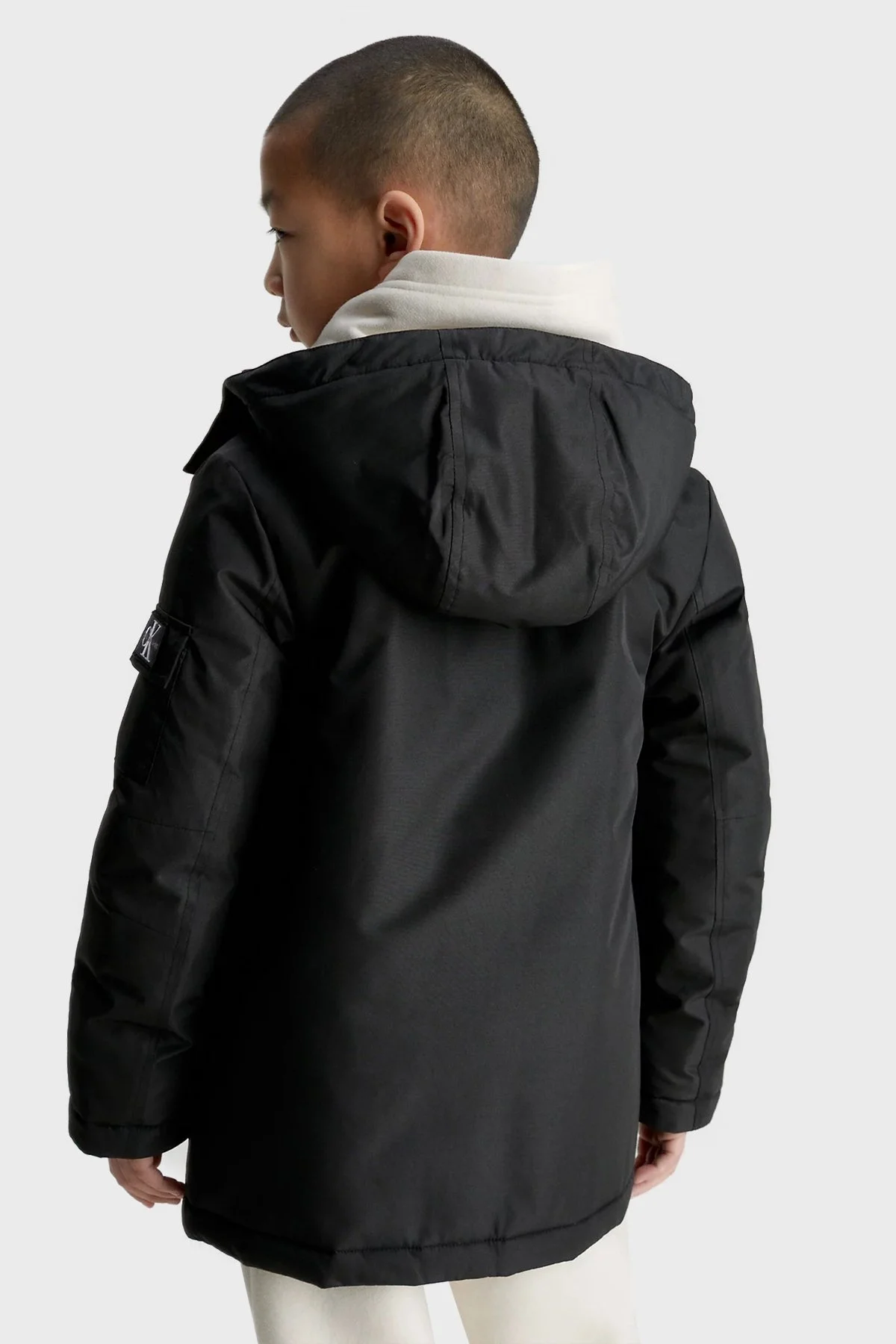 Calvin Klein Erkek Çocuk Su Geçirmez Regular Çıkarılabilir Kapüşonlu IB0IB012740GM Mont IB0IB01274 0GM SİYAH - 2